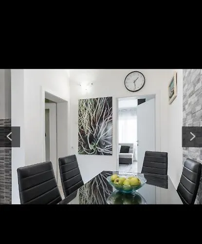 Mary Apartment Split