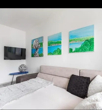 Mary Apartment Split